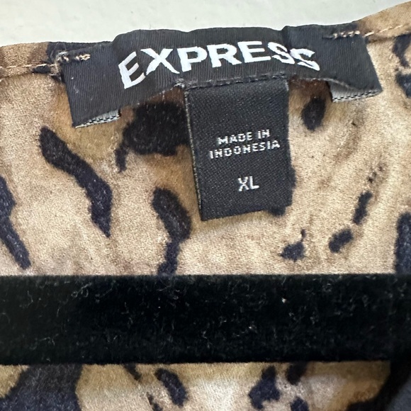 Express Animal Print Blouse Twist Top in size Women’s XL - Picture 3 of 3